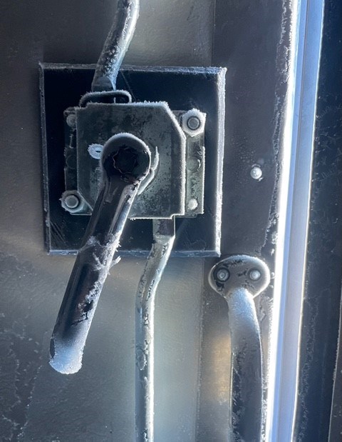 Frozen handle
